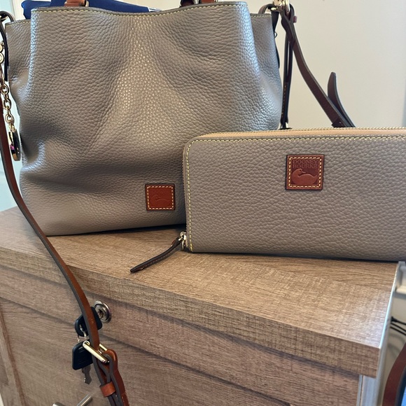 SOLD - Dooney Pebbled Grain Barlow bag- Taupe - Picture 6 of 15